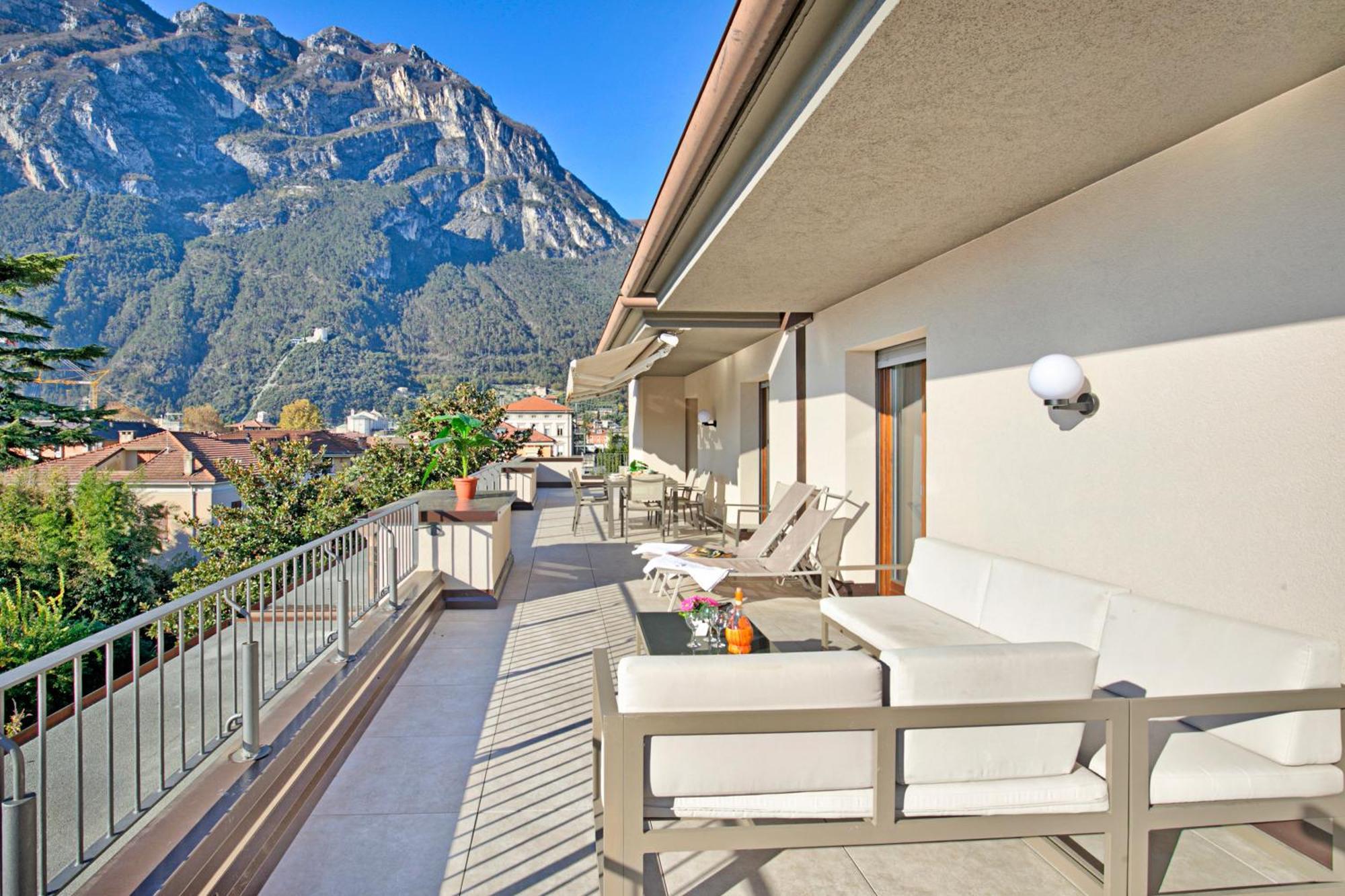 Antares150M From The Lake - Happy Rentals Riva del Garda Exterior photo